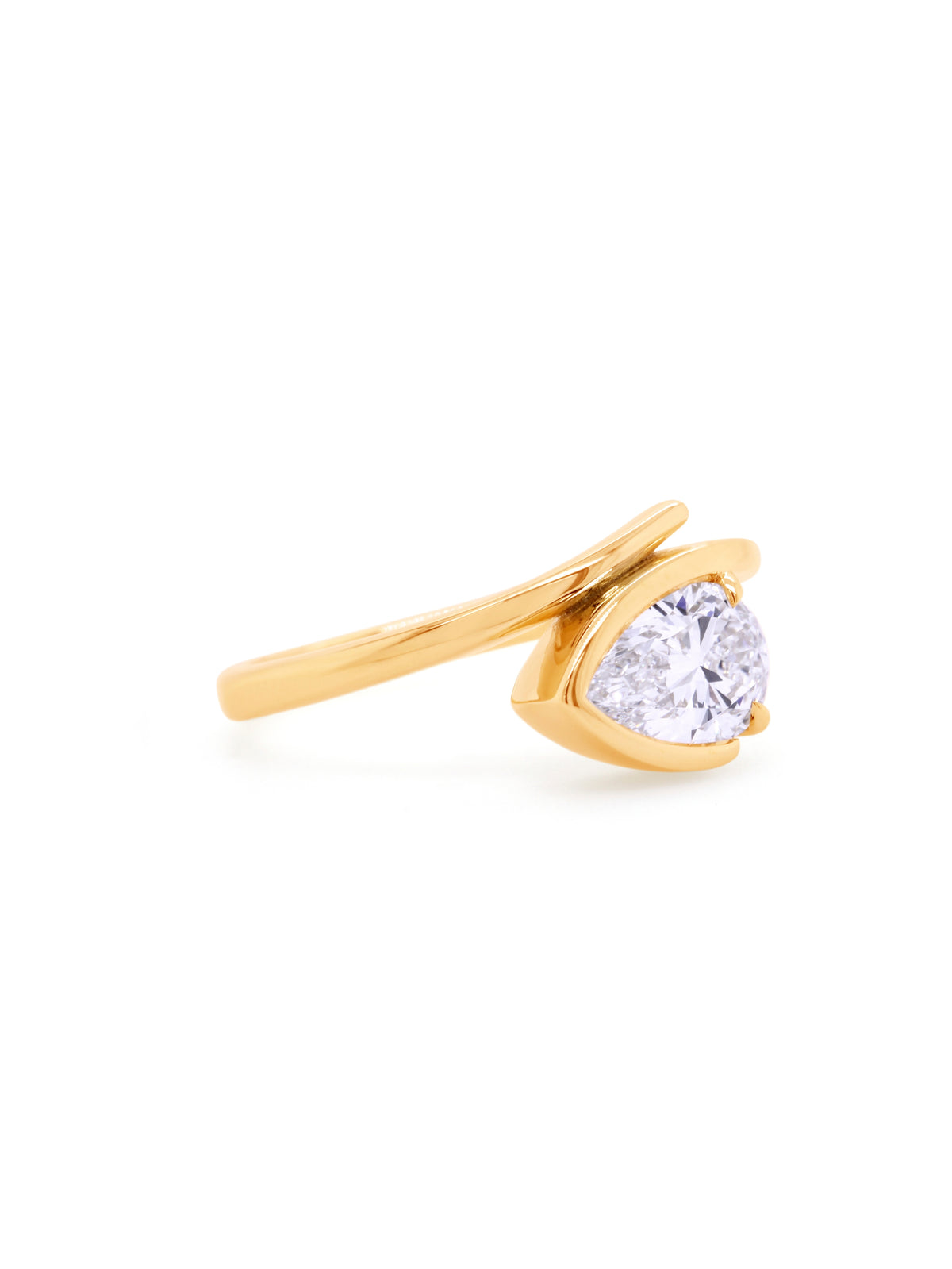 Lab Grown Pear Cut Diamond Ring in 9 Carat Yellow Gold