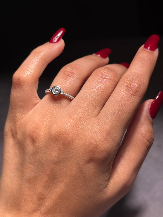 Intricate Solitaire Diamond Ring 18 Carat White Gold, T=0.67ct.