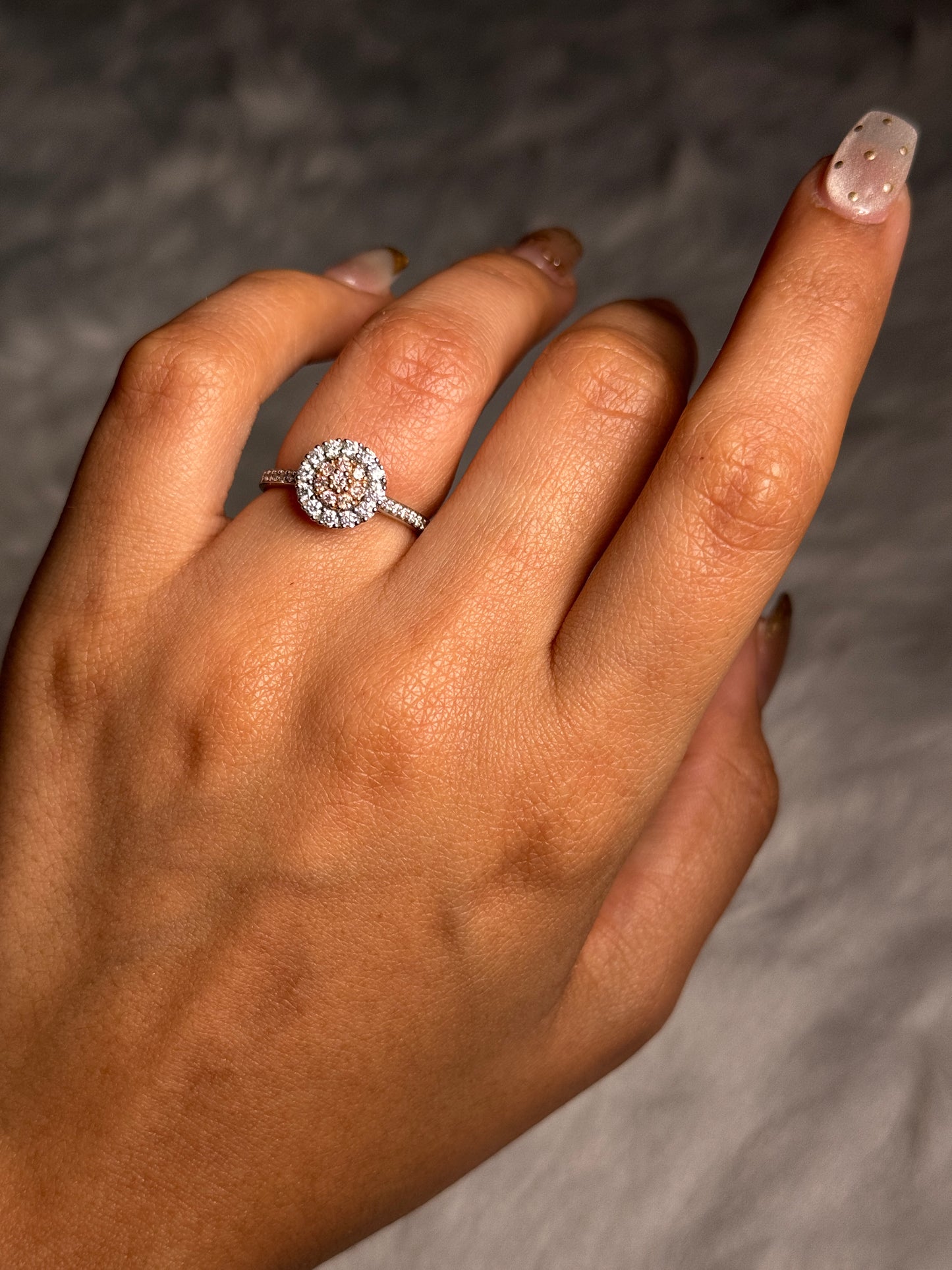 Pink & White Diamond Cluster Ring, 18 Carat White Gold T=0.55ct