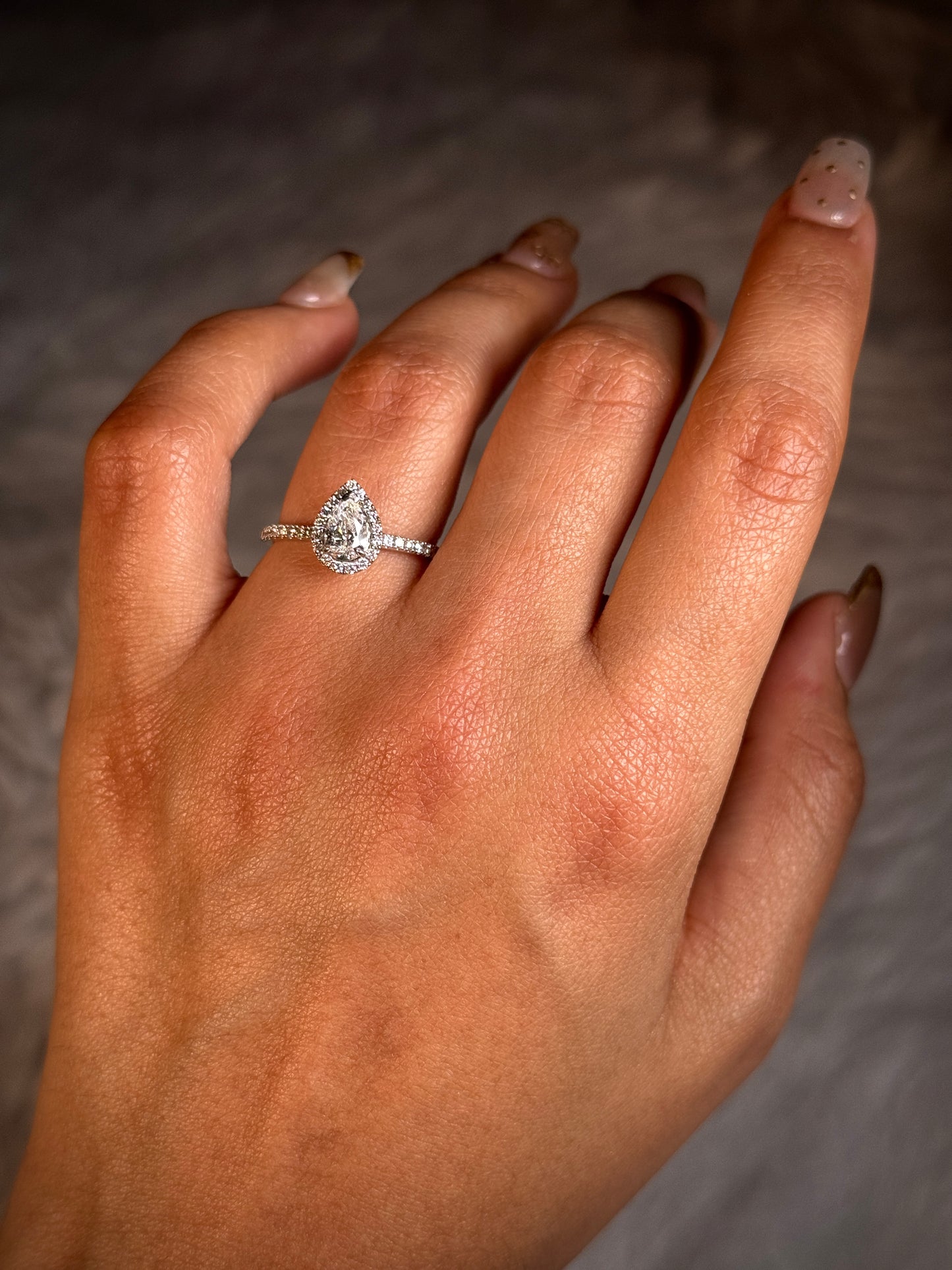 Pear Cut Diamond Ring in 18 carat white gold, T=0.90ct