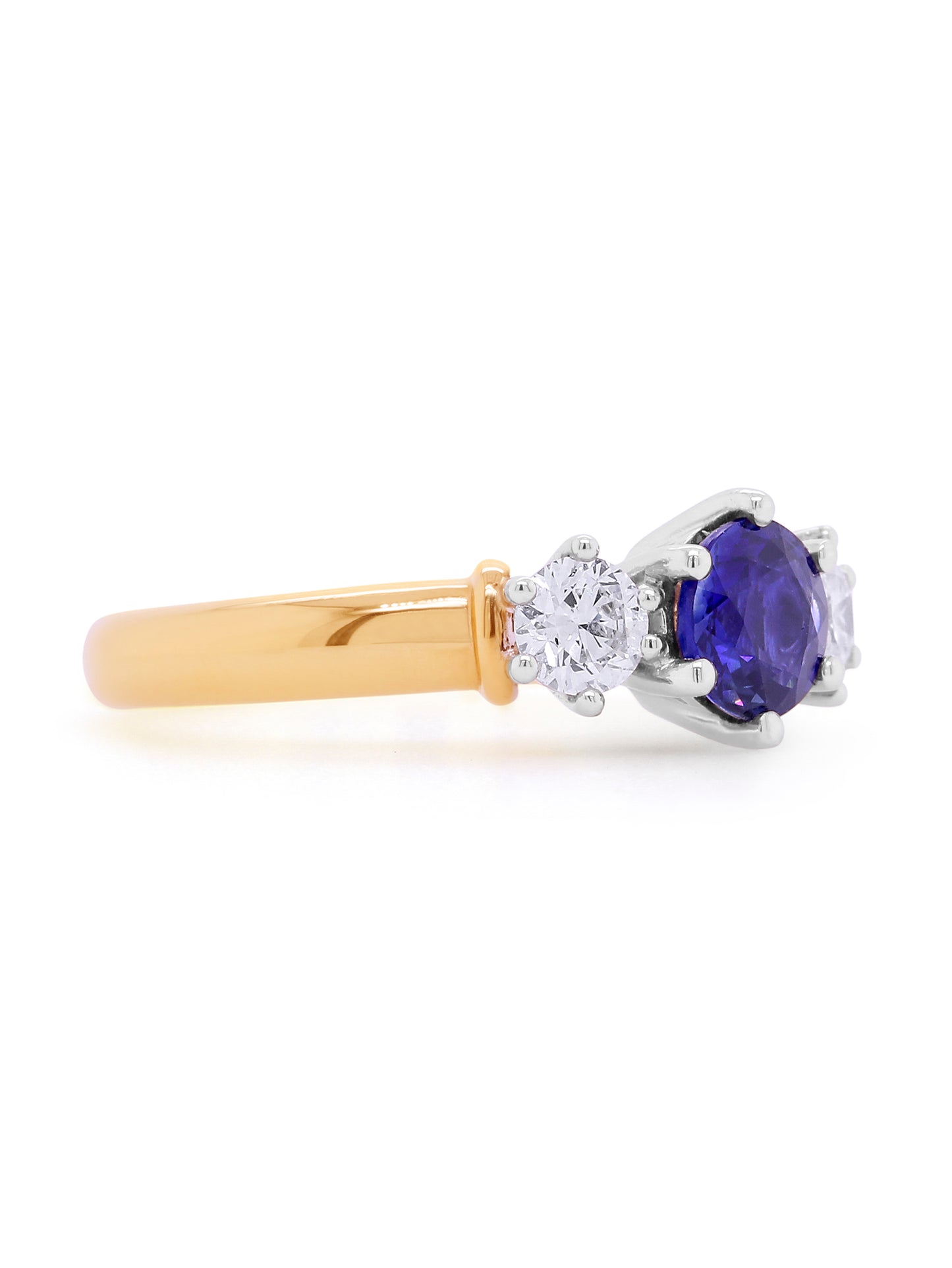 18ct Yellow Gold 2xDiamond & 6mm Royal Blue Sapphire ring.