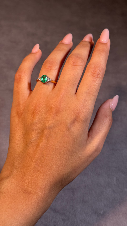 Natural Emerald & Lab Grown Diamond Ring in 18 Carat Yellow Gold.
