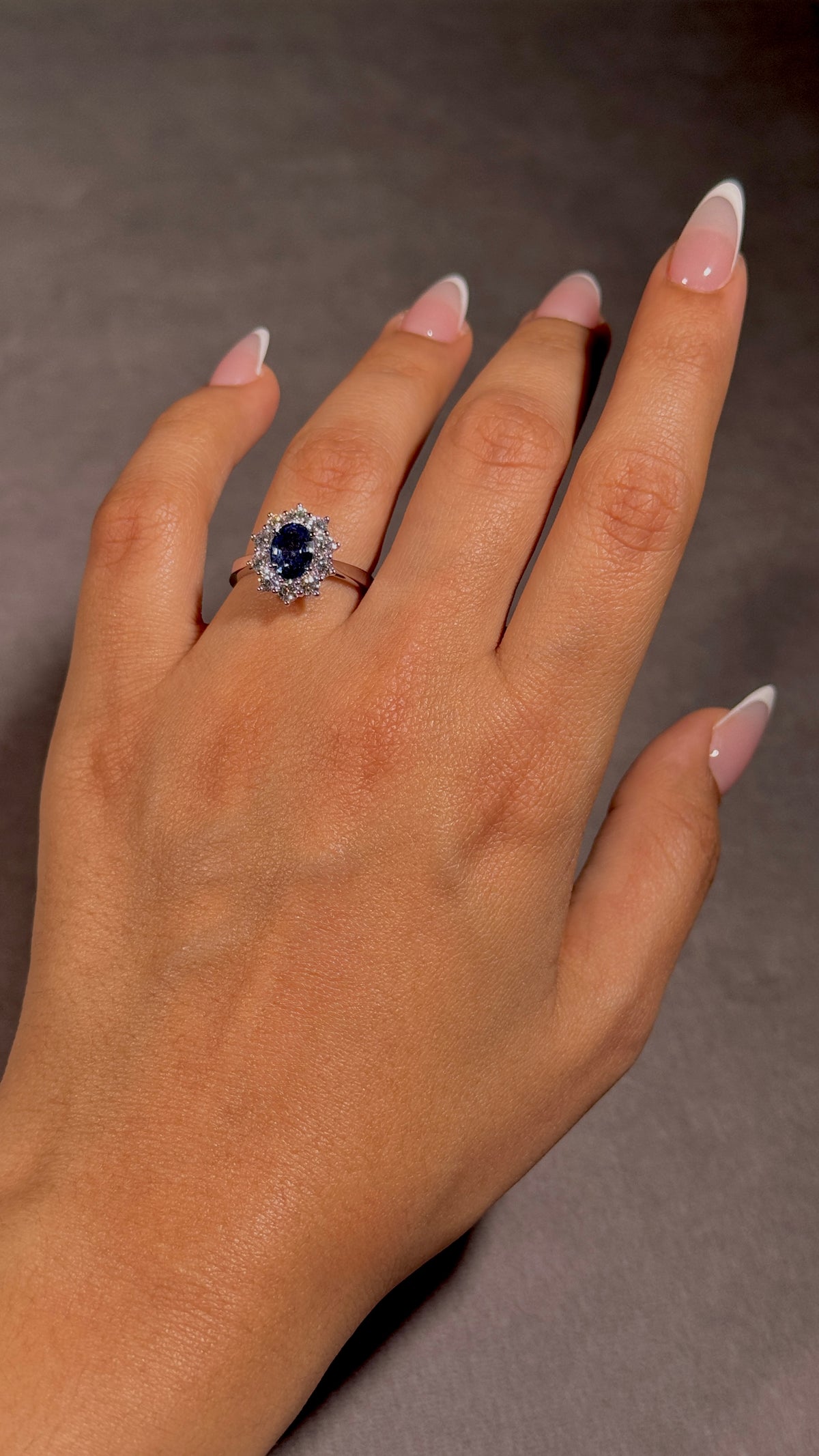 Sapphire Oval 8.05x5.9mm 1.32ct, T=0.94ct Diamond Ring, 18K White Gold
