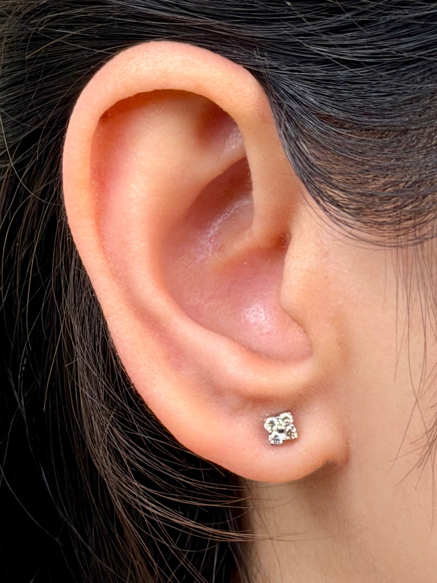 Diamonds 8=0.17ct GSI, 9K WG, E/Rings.