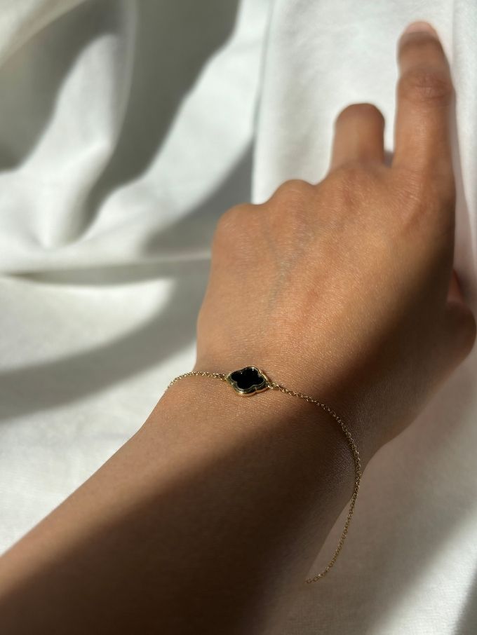 Fine Onyx Clover 18.5cm Bracelet in 9 Carat Yellow Gold