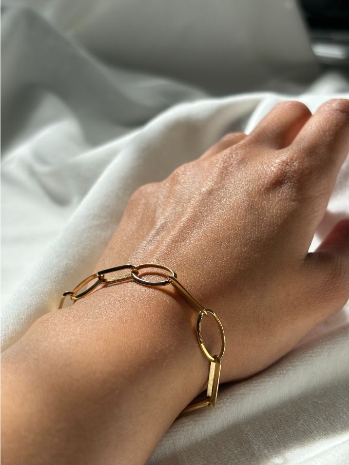 Simple Oval & Rectangular Link Bracelet in 9 Carat Yellow Gold