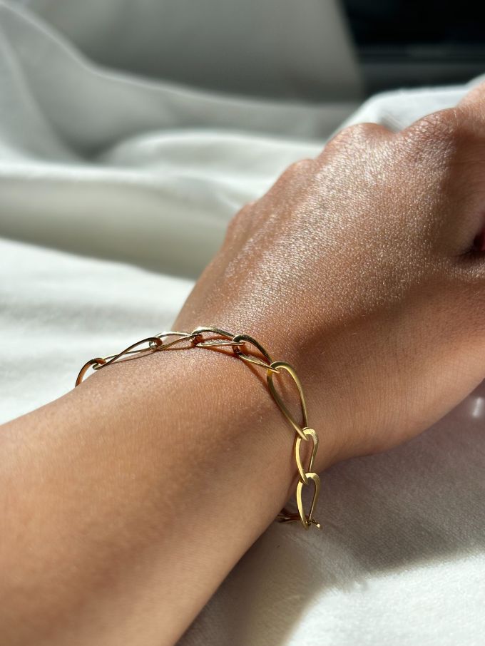 Oval Figaro Link Bracelet, 9 Carat Yellow Gold