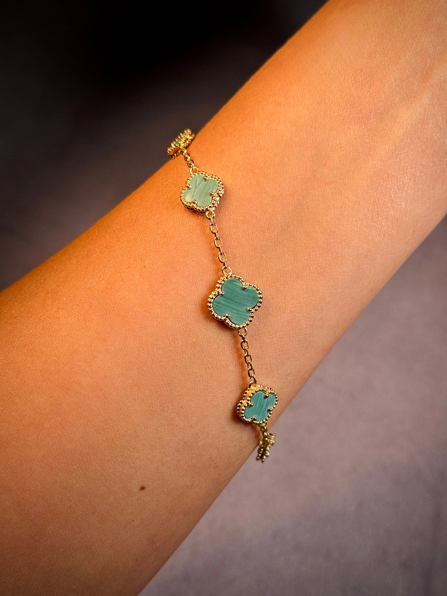 Graduated Malachite Clover Bracelet, 9 Carat Yellow Gold