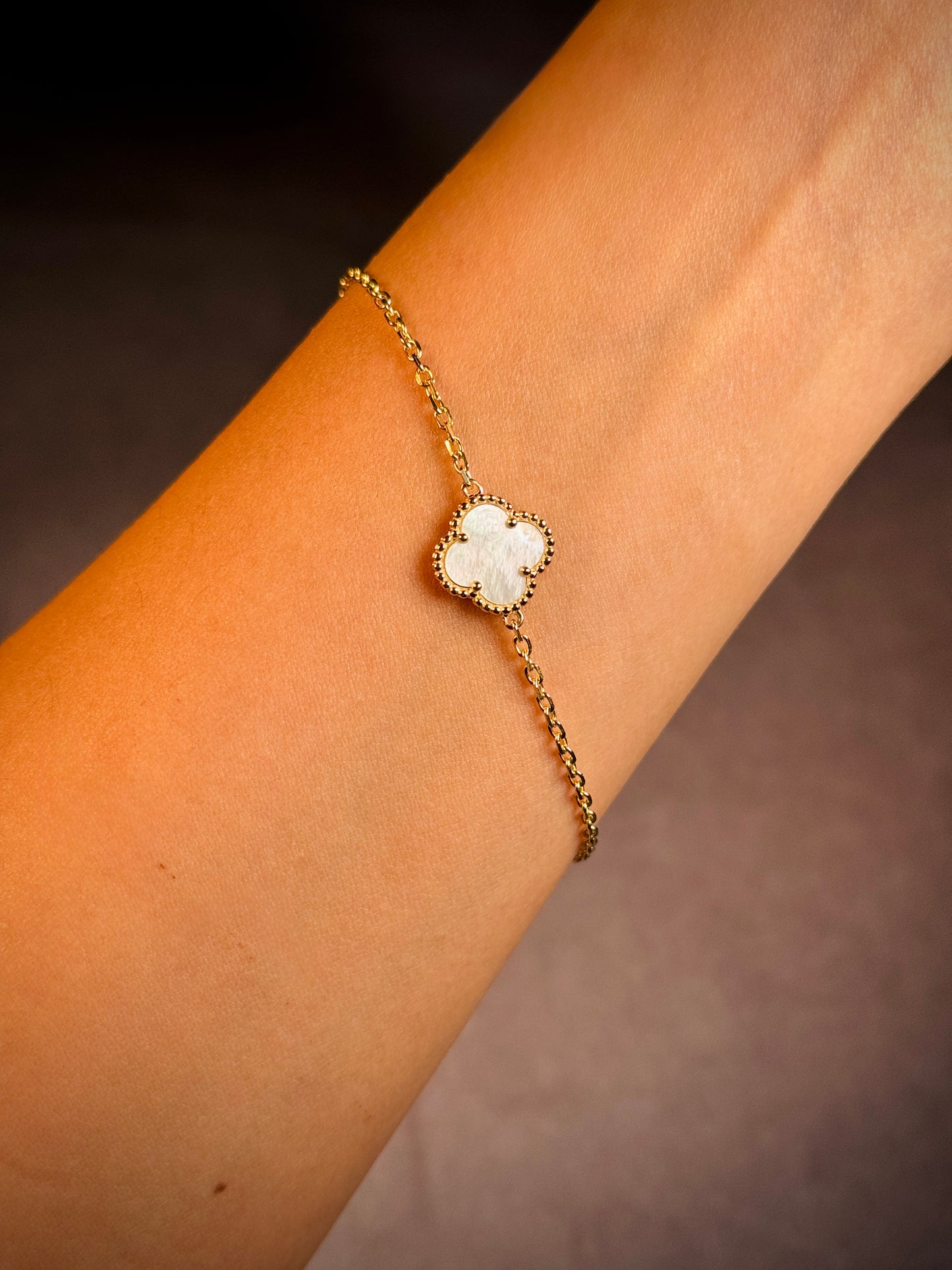 Fancy Mother of Pearl Clover Bracelet in 9 Carat Yellow Gold
