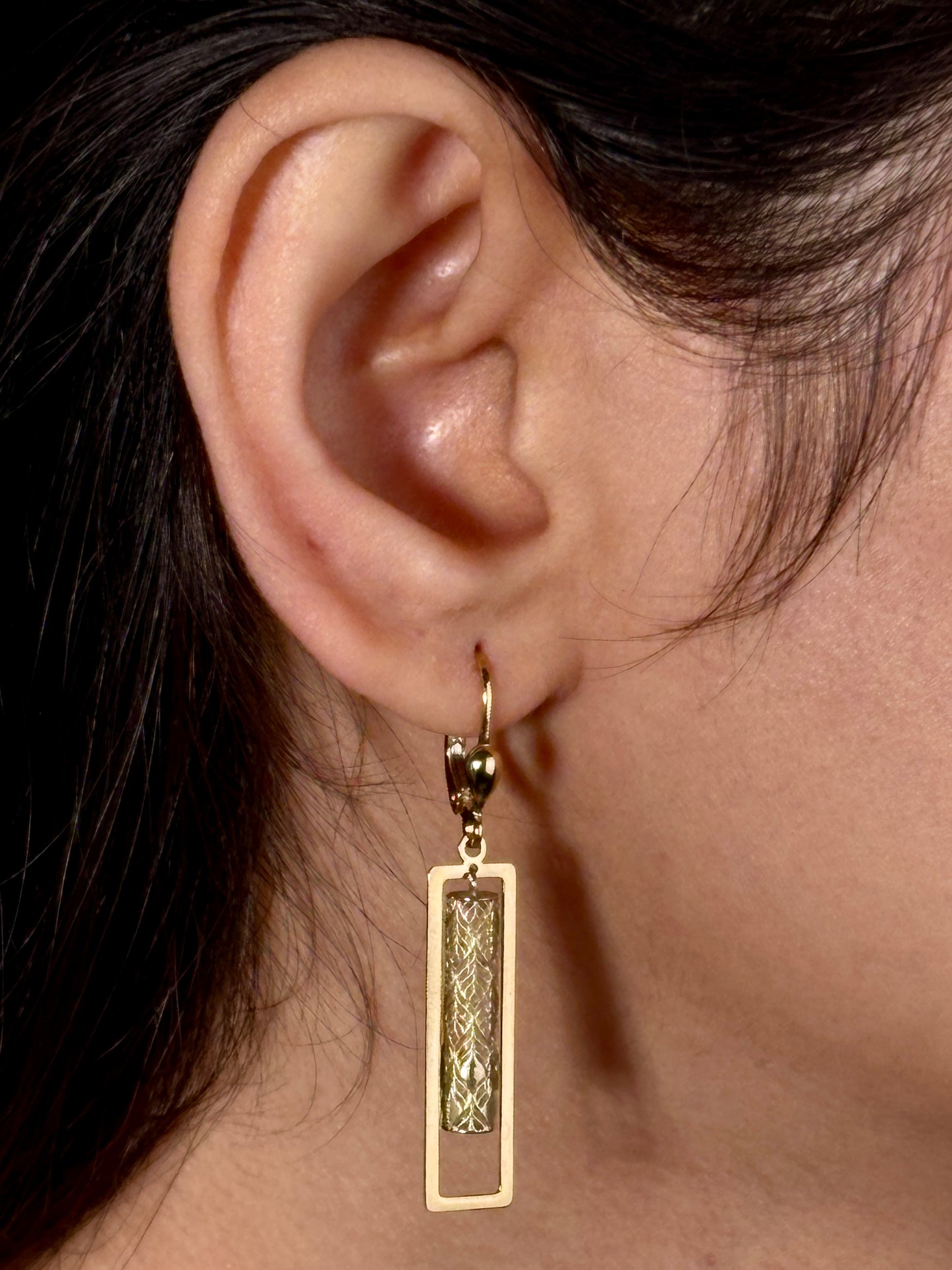 Oblong Filigree Drop Earrings in 9 Carat Yellow Gold