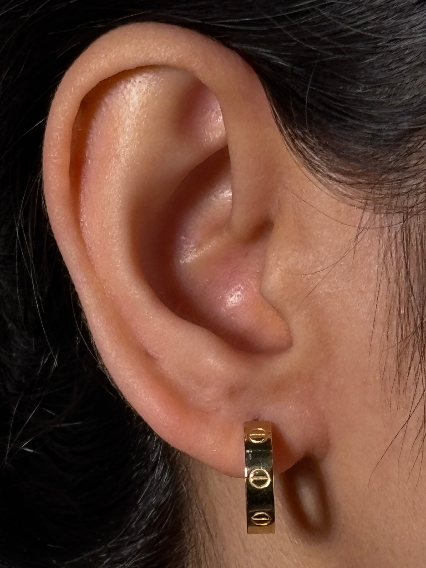 Medium Hoop Earrings 12mm in 9 Carat Yellow Gold.