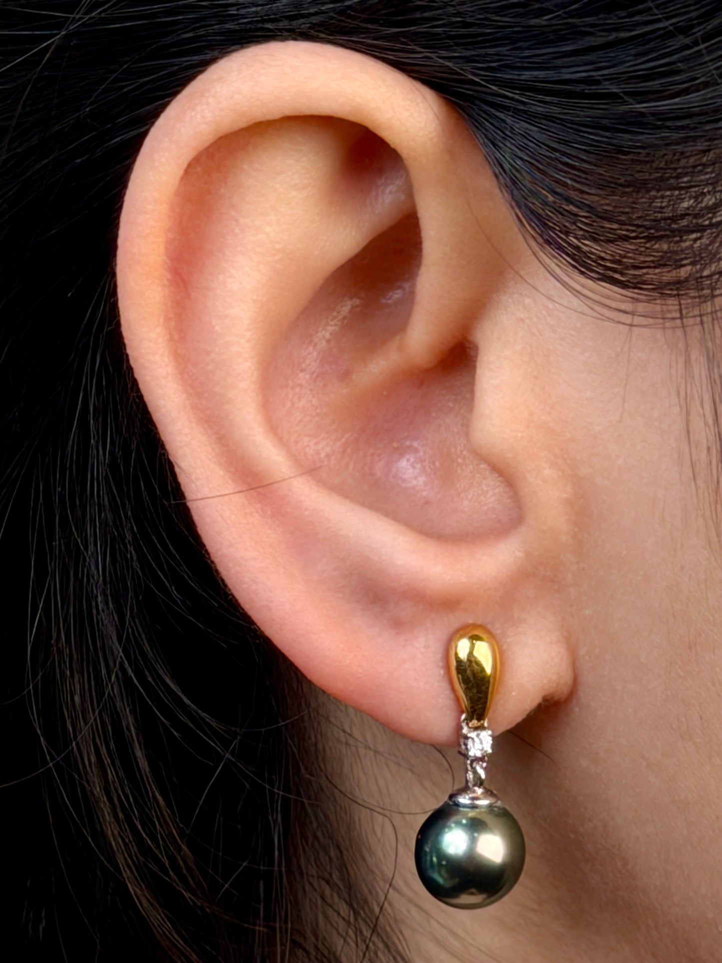 Tahitian Pearl Drops, Diamond set 0.07ct, 18K Yellow Gold, 9mm