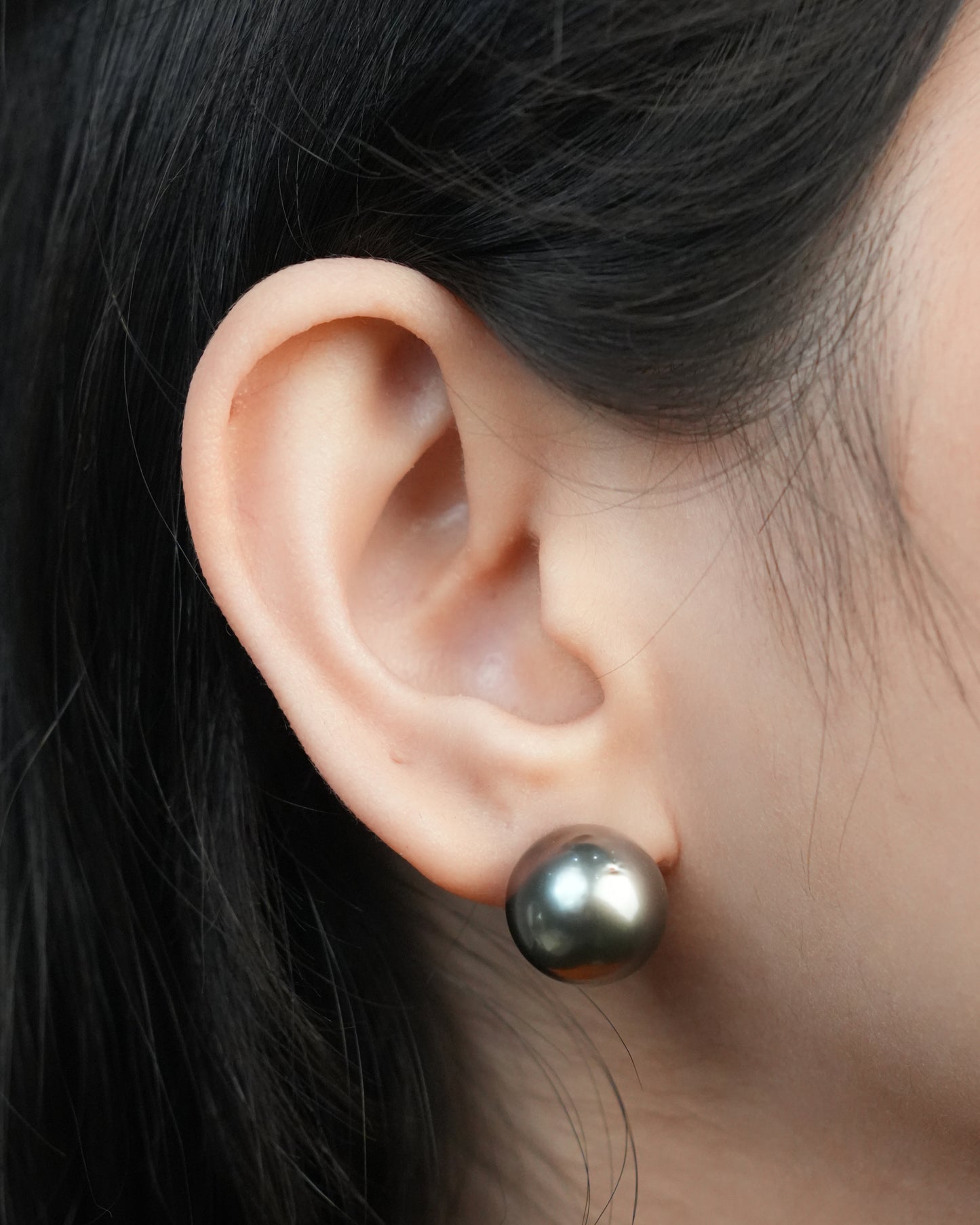 Tahitian Pearl Studs, 9 Carat White Gold, 13mm