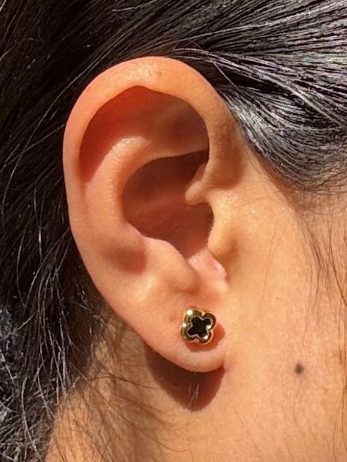 Black Onyx Clover Small Stud Earring, 9 Carat Yellow Gold