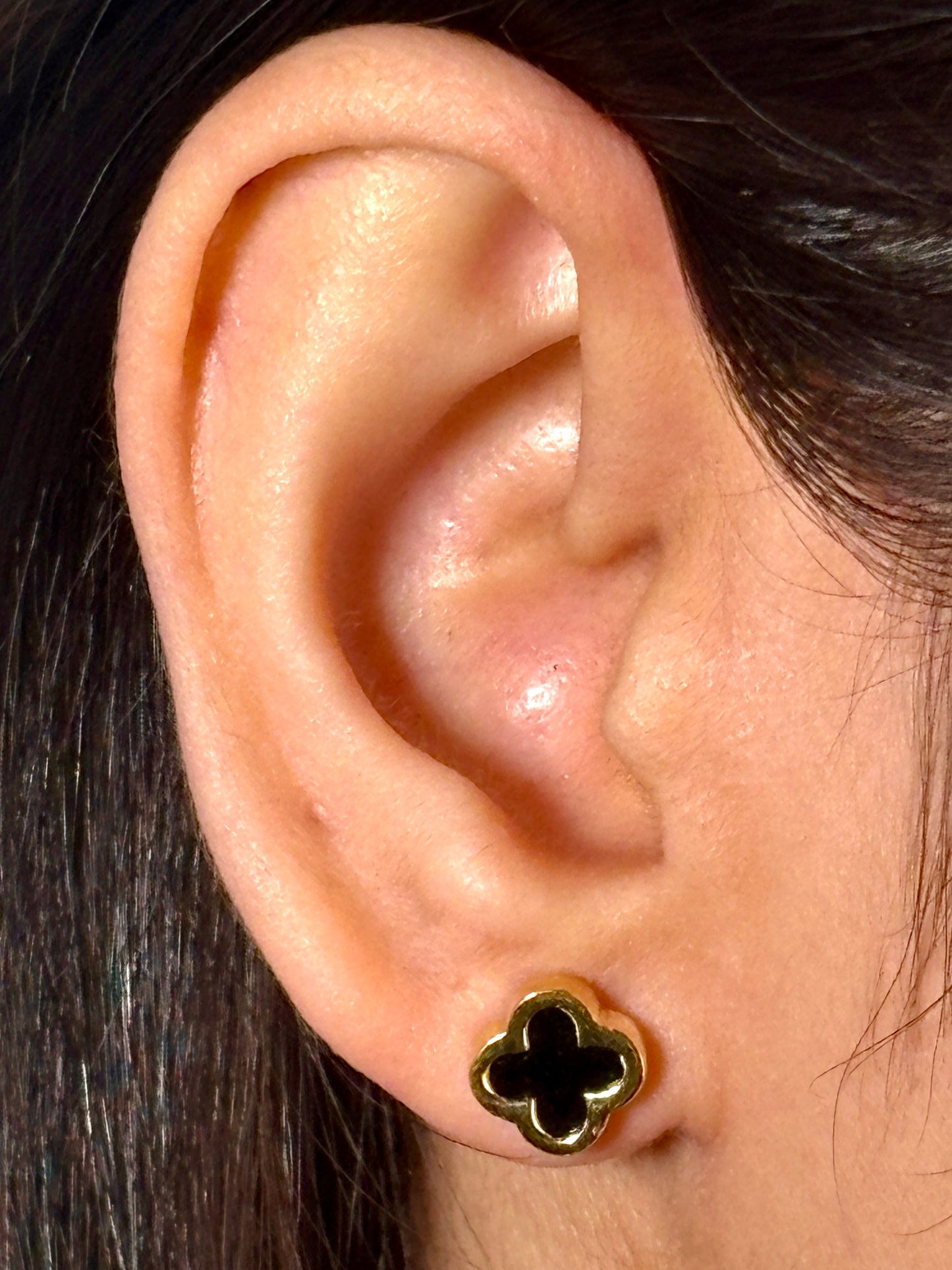 Medium Black 4 Leaf Clover Stud Earring in 9 Carat Yellow Gold