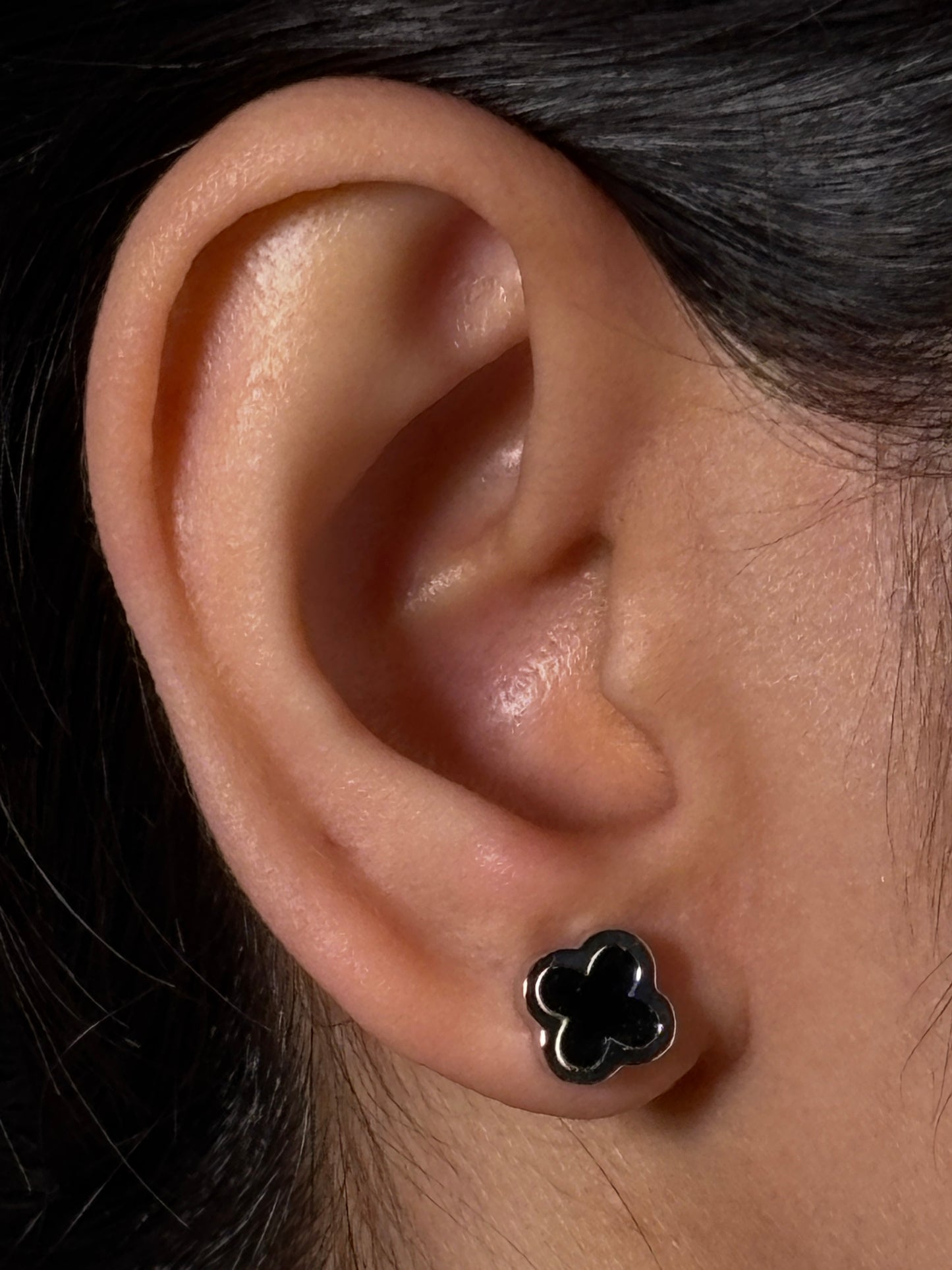 Small Black Onyx Clover Stud Earring in 9 Carat White Gold