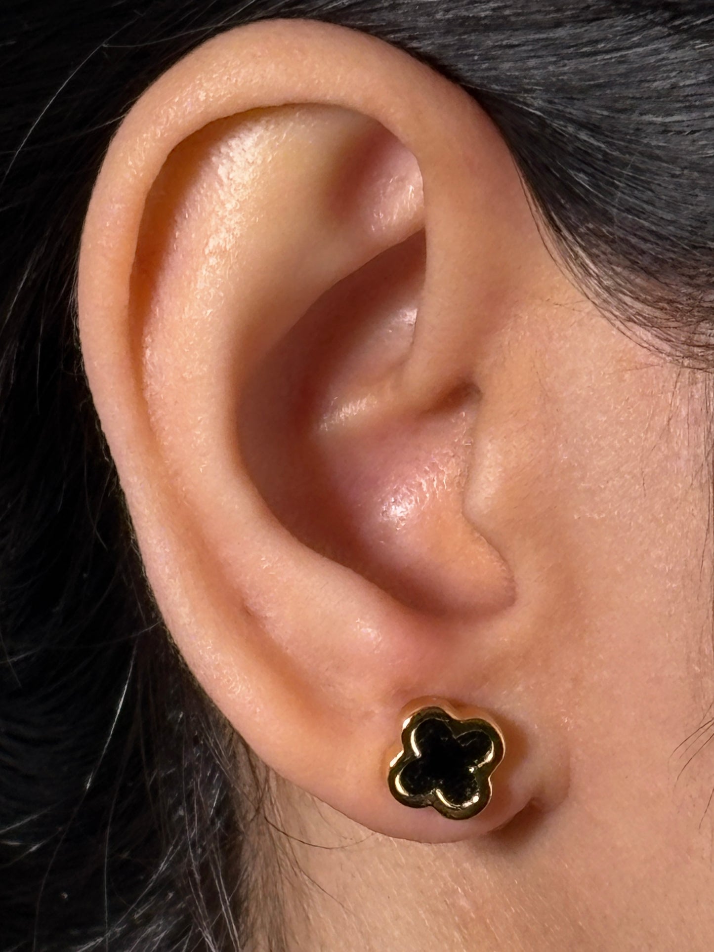 Small Black Onyx Clover Stud Earring in 9 Carat Yellow Gold