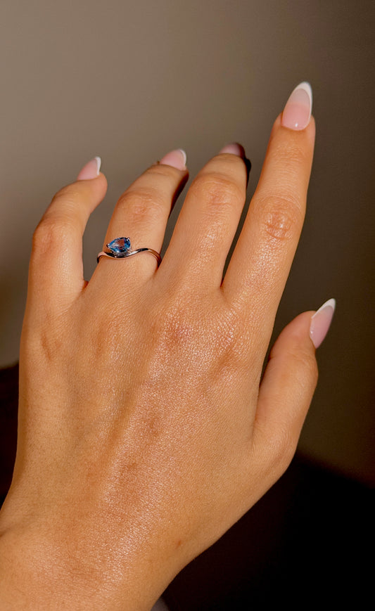 Blue Topaz Dress Ring in 9 Carat White Gold