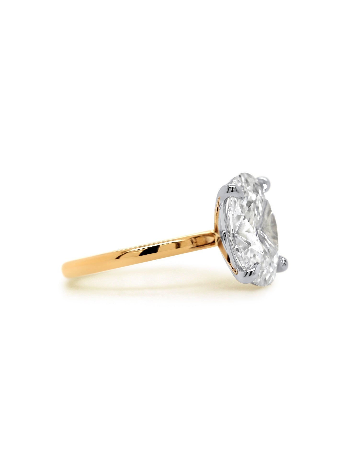 Lab Grown Oval Diamond Ring in 18 Carat Yellow Gold, T=2.00ct.