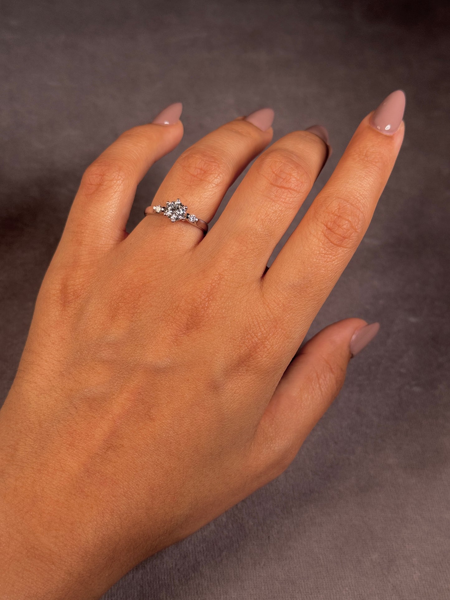 Stunning Diamond Ring in 18 Carat White Gold, T=0.81ct