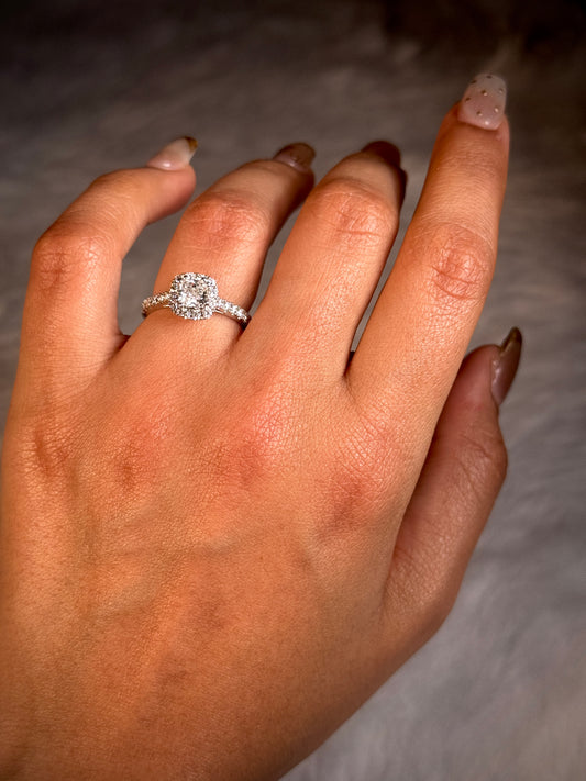 Cushion Cut Diamond Halo Ring, T=1.34 Carat, 18 Carat White Gold.