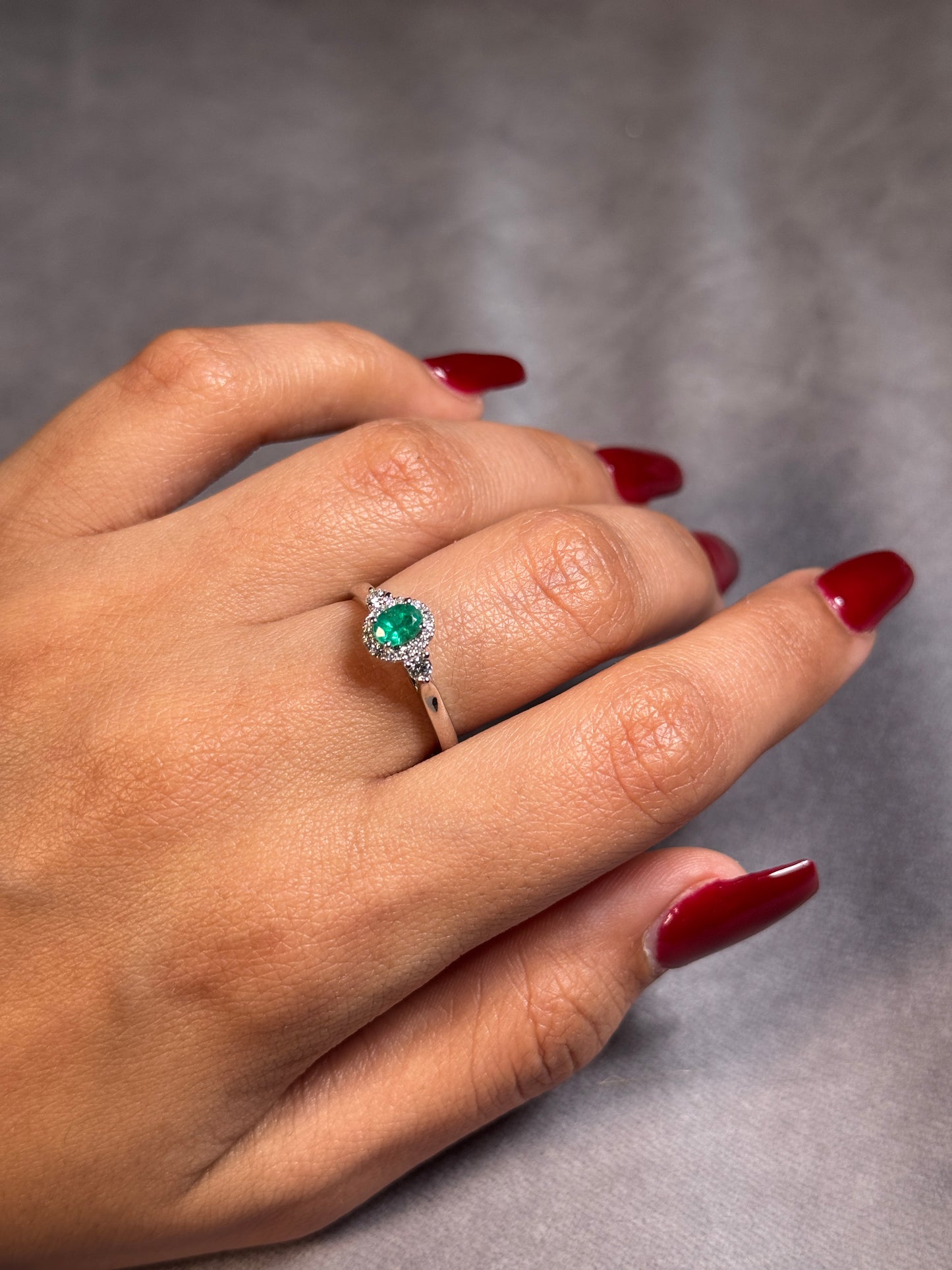 Emerald & Diamond Cluster Ring in 9 Carat White Gold.