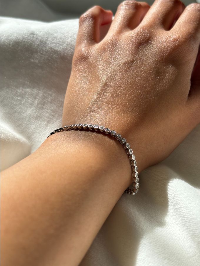 1.40 Carat Diamond Bezel Set Tennis Bracelet in 9 Carat White Gold