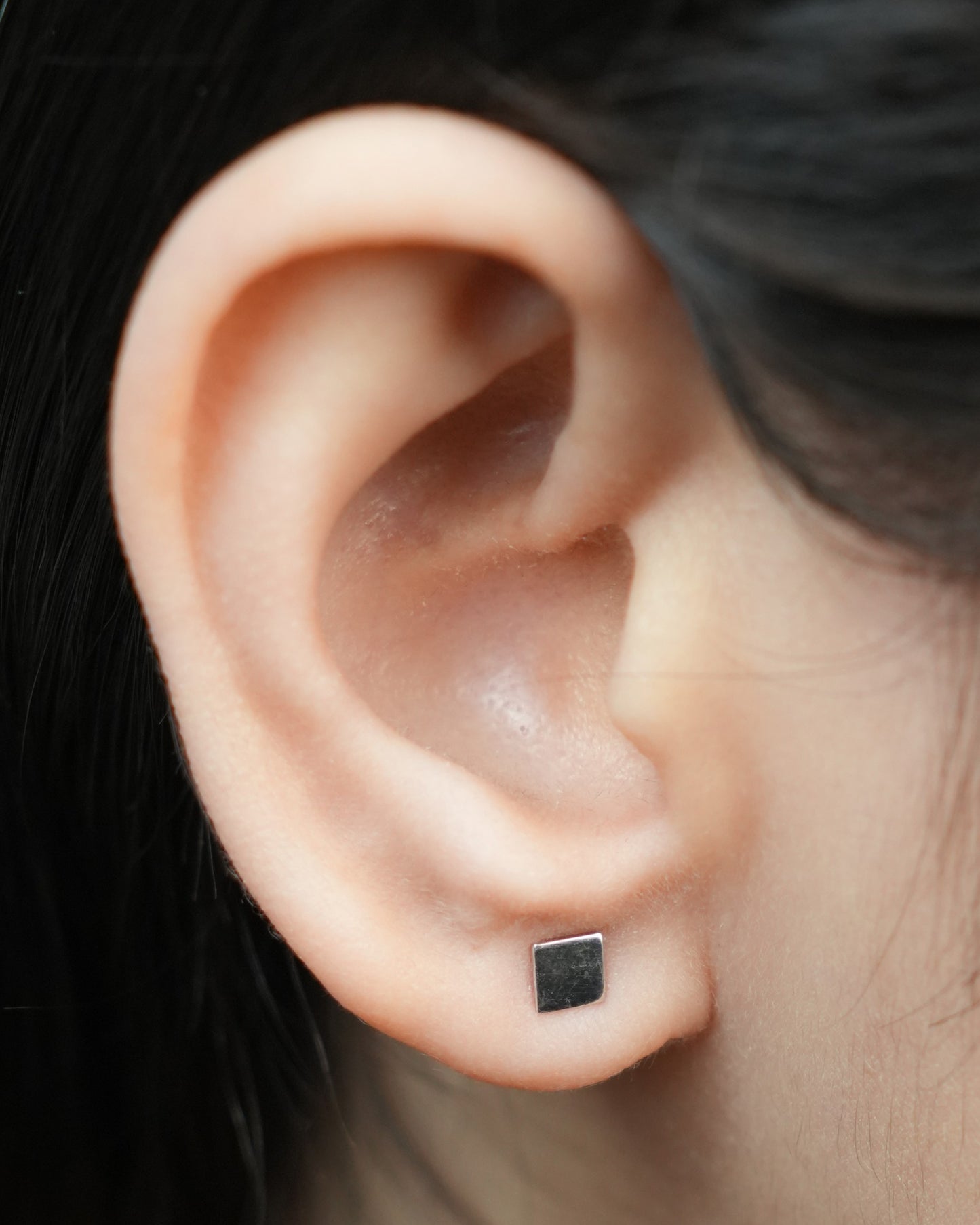 Square Disc Stud Ear Ring.