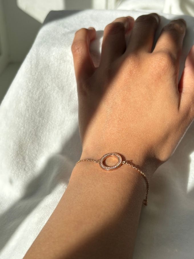 Cubic Zirconia Set Hollow Circle on a 9 Carat Rose Gold Bracelet