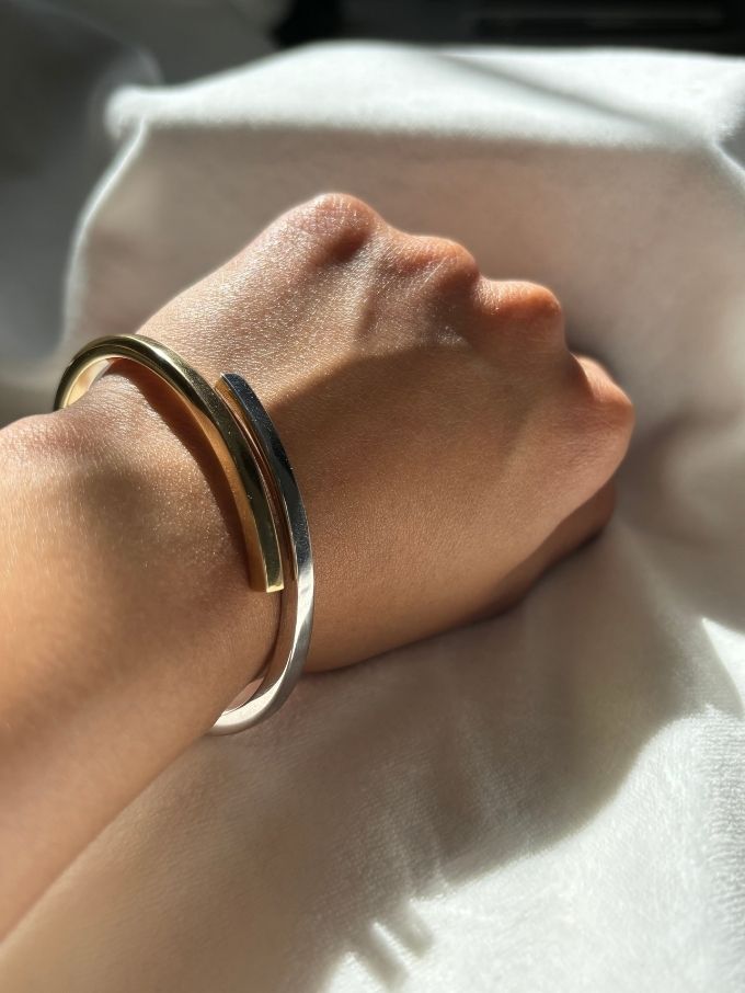 Two Tone Split Yellow and White Gold Bangle in 9 Carat Gold