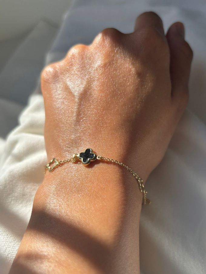 18.5cm Open Clover & Onyx Bracelet in 9 Carat Yellow Gold