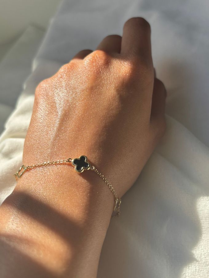 18.5cm Open Clover & Onyx Bracelet in 9 Carat Yellow Gold