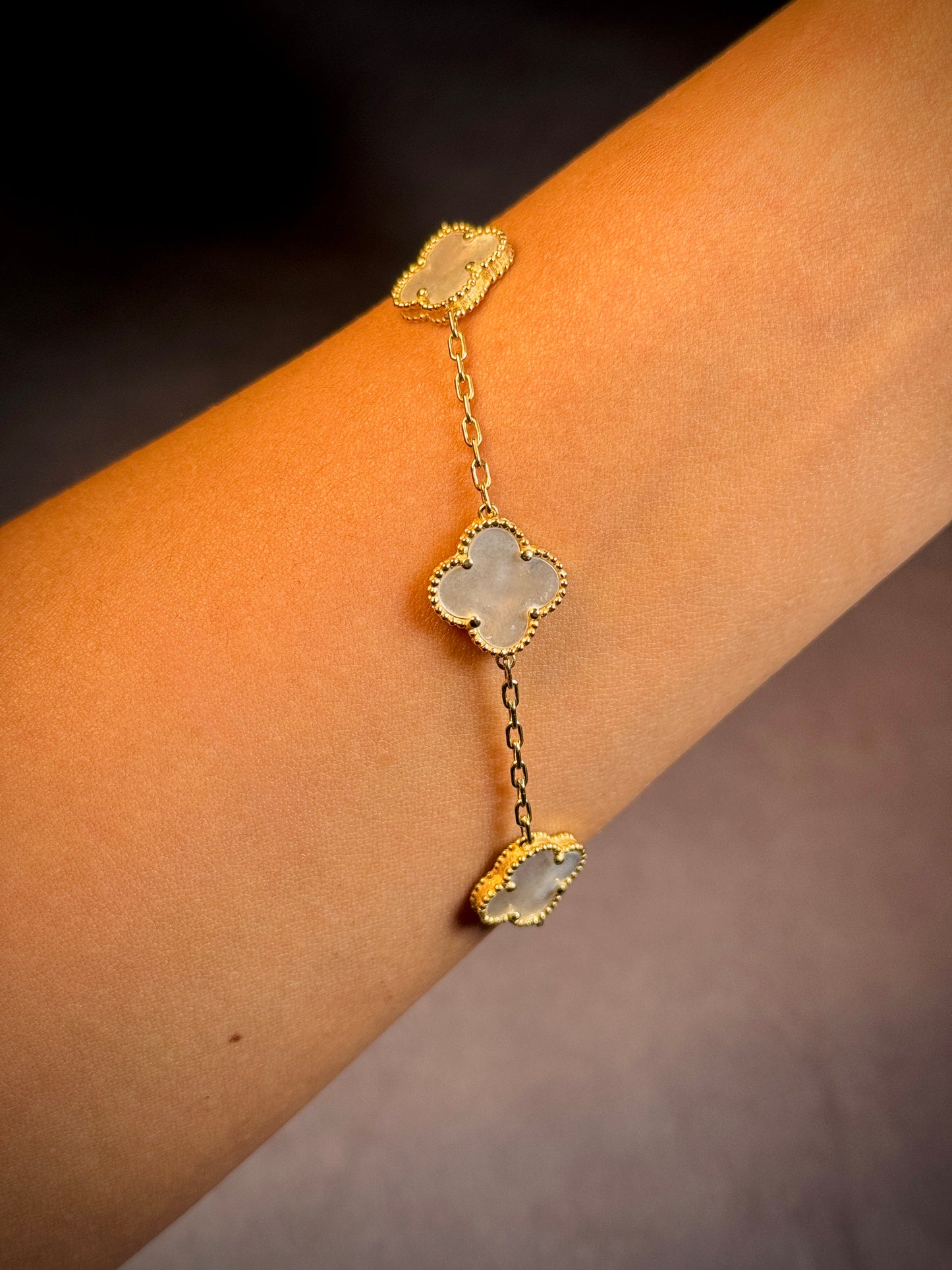 Fancy MOP 5 Clover Bracelet, 9 Carat Yellow Gold