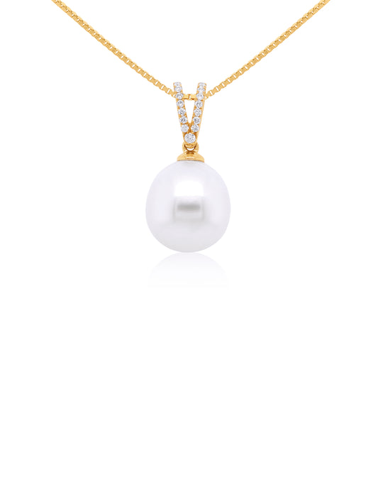 11 mm South Sea Pearl & 0.08 carat diamond pendant,9 CaratYellow Gold