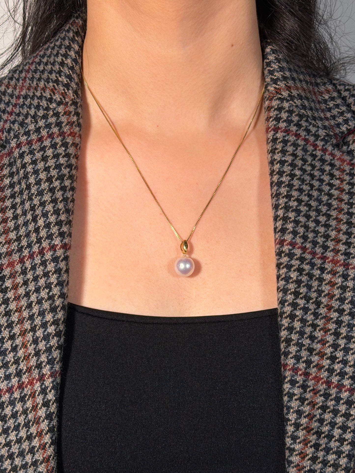 South Sea Pearl Set Pendant, 9 Carat Yellow Gold, 11mm