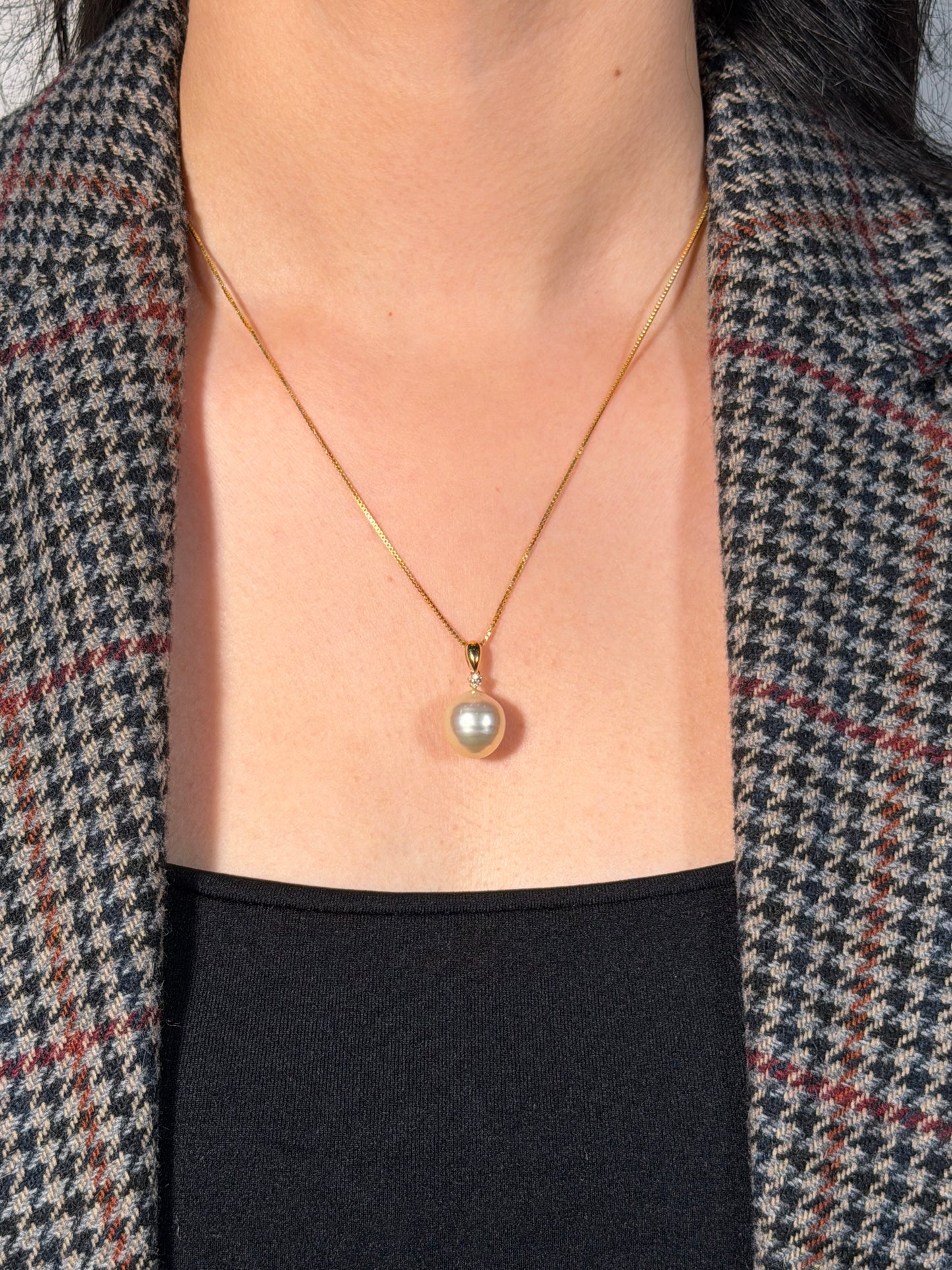 South Sea Pearl & Diamond Pendant in 18 Carat Yellow Gold, 11mm