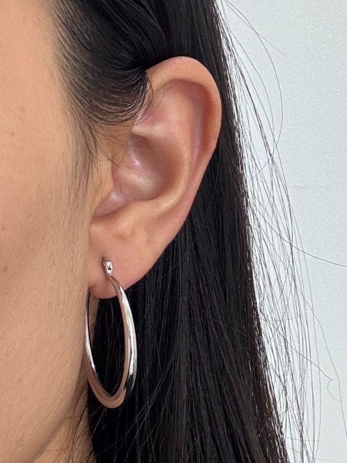 Plain Graduated Hoop Earrings in 9 Carat White Gold, 25mm