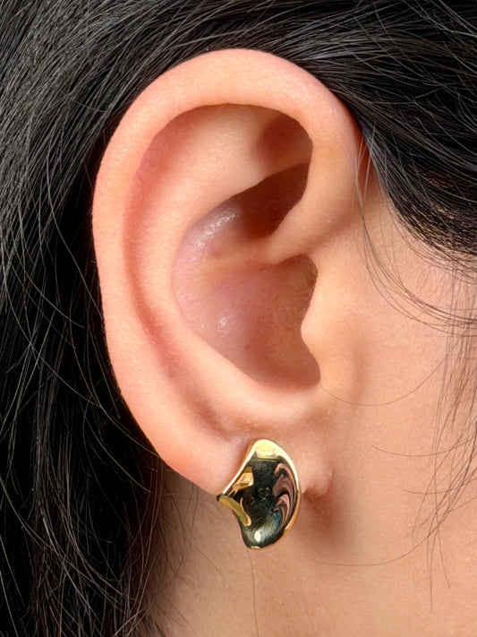 14mm Curved Disc Huggie Earrings in 9 Carat Yellow Gold