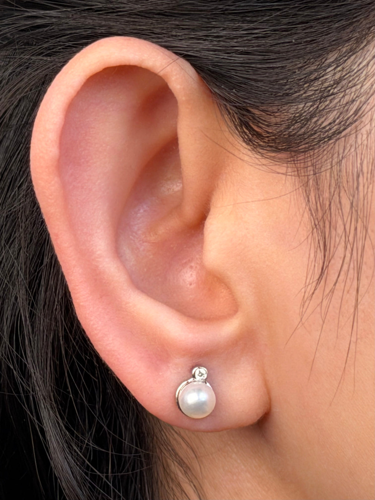Freshwater Pearl Studs, Diamond set (.03ct), 9K White Gold, 5-5.5mm