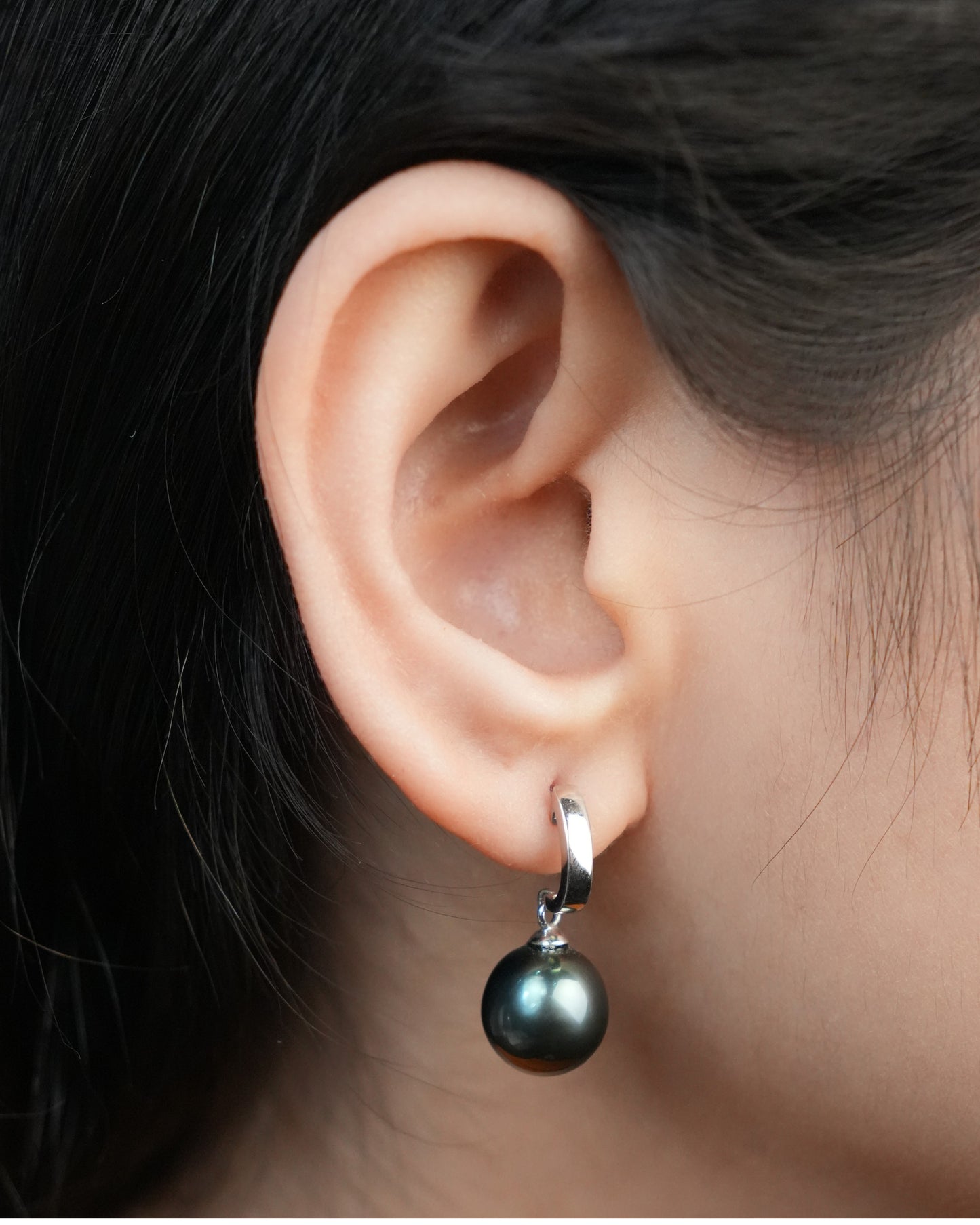 Captivating Tahitian Pearl Drops, 9 Carat White Gold, 10mm
