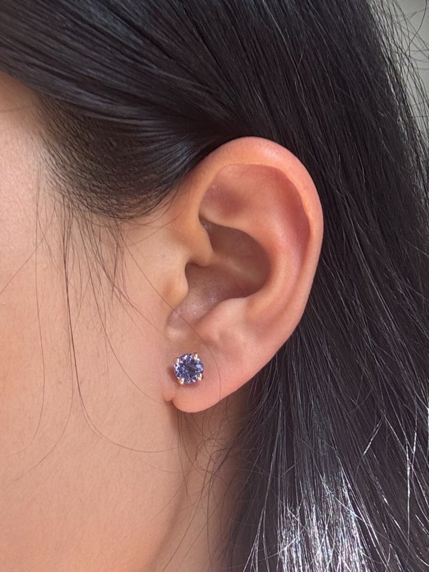Round Tanzanite Studs in 9 Carat Yellow Gold
