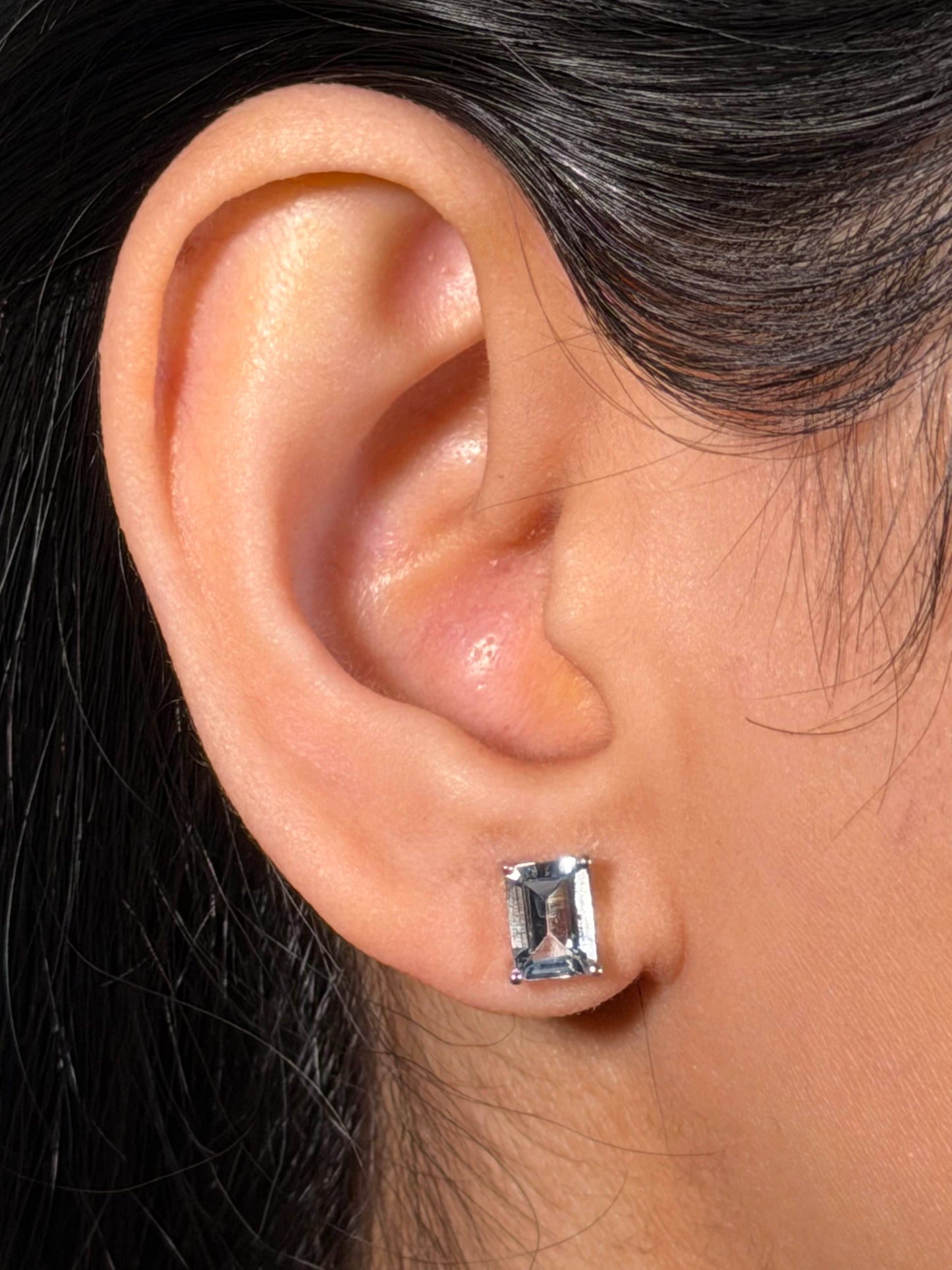 5x7mm, 1.59 Carat Aquamarine Stud Earrings in 18 Carat White Gold