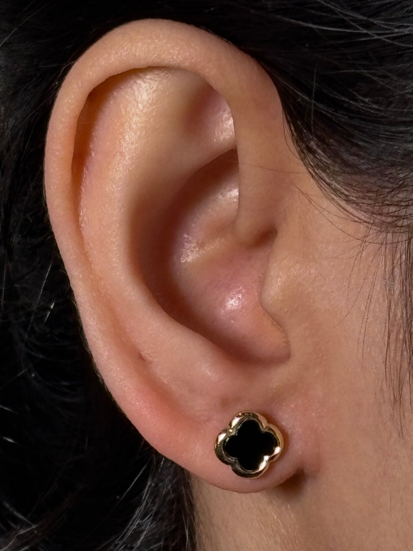Black Onyx Clover Stud Earring in 9 Carat Yellow Gold