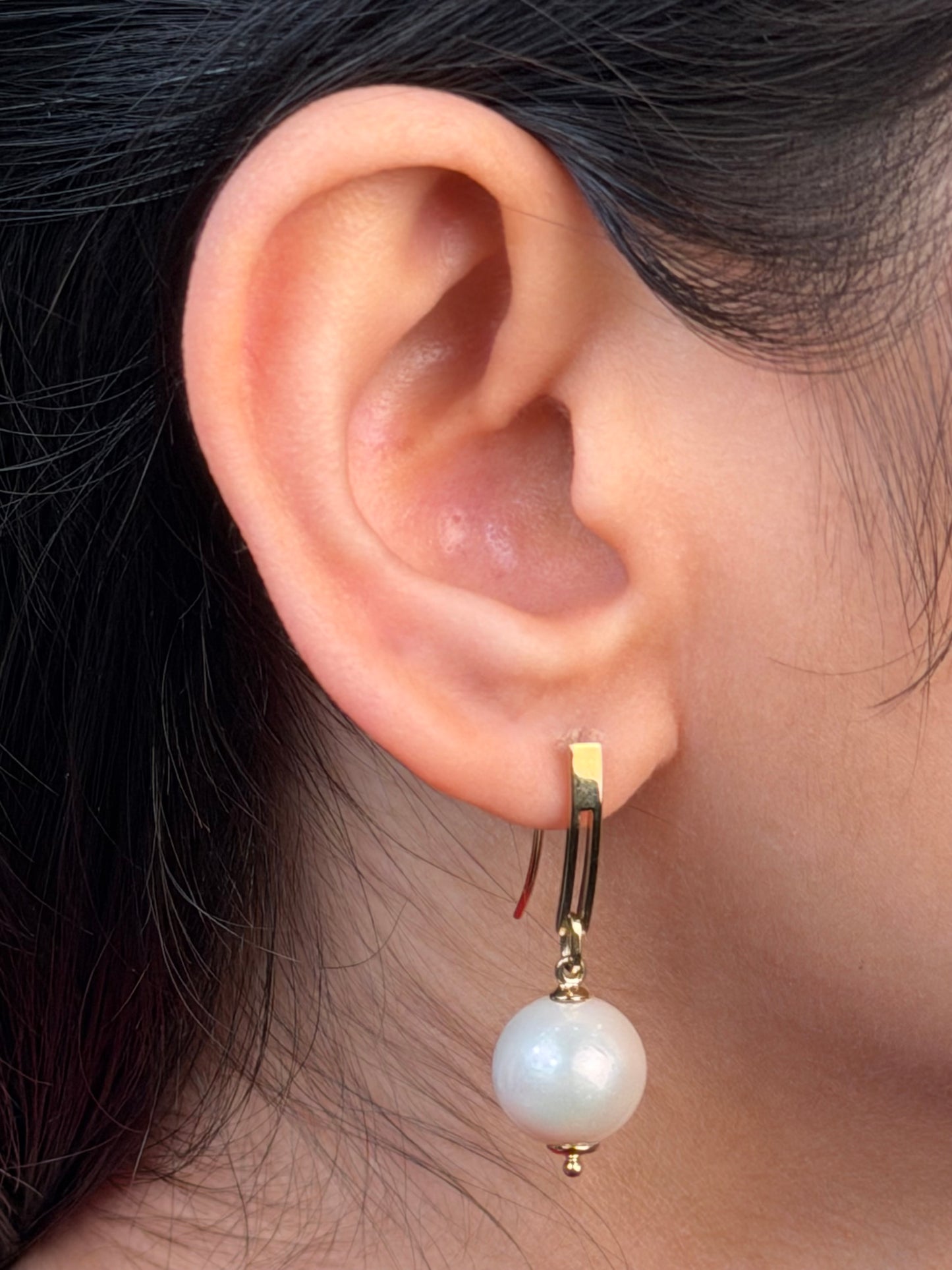 Fresh Water Pearl Bar Top Earrings in 9 Carat Yellow Gold