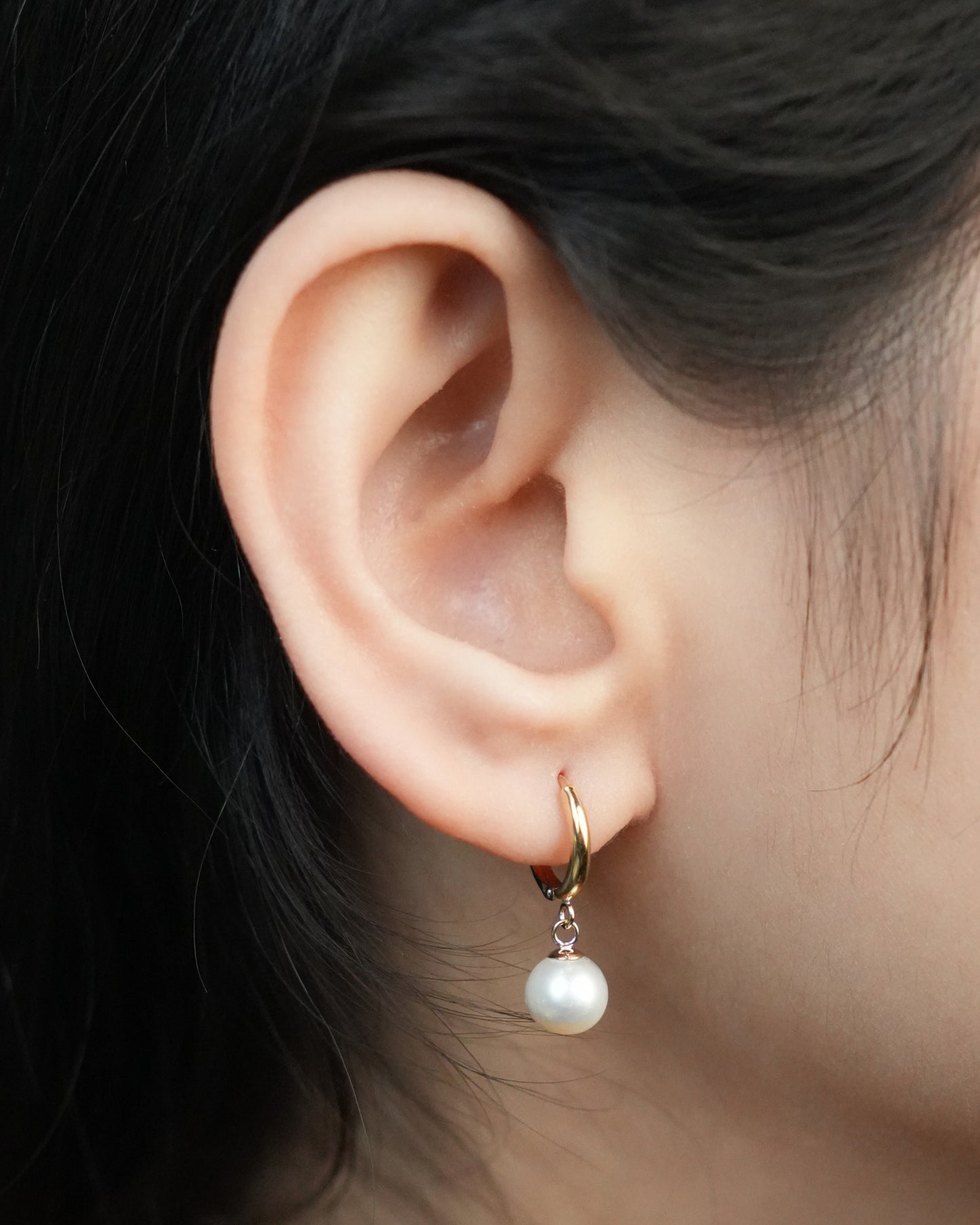 Fresh Water Pearl Drop Huggie Earrings in 9 Carat Yellow Gold