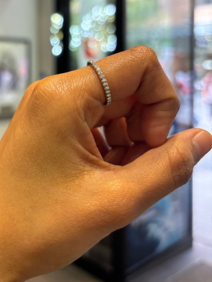 Full Circle Diamond Ring, 18ct White Gold, T=0.51ct.