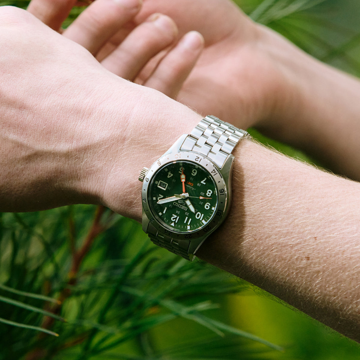 HDB001K Seiko 5 Field Series, G.M.T Bracelet Band