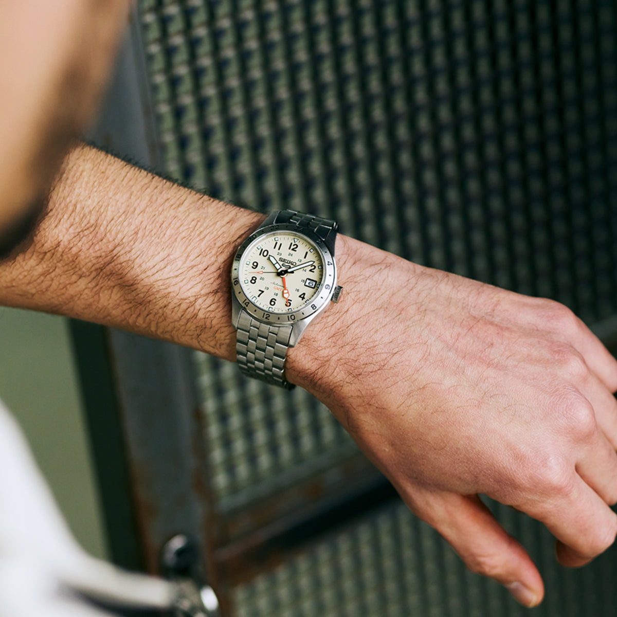 HDB002K Seiko 5 Field Series, G.M.T Bracelet Band